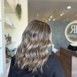 Roots & Rouge Salon - Hair highlights