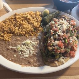 Huarache with milanesa