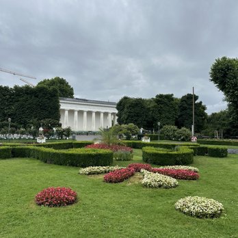 Volksgarten - Parks Near Me - Vienna, 9