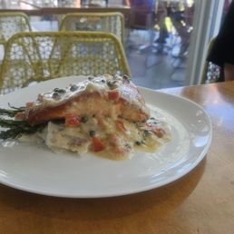 Roasted salmon plate with mashed potatoes & asparagus
