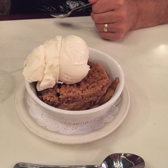 Murphy's Bar & Grill - Apple crisp a la mode - Irish Pub Near Me - Honolulu, Hawaii