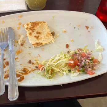 El Guero Mexican Grill - Completely decimated this quesadilla plate!! - Mexican Near Me - Yucca Valley, California El Guero Mexican Grill - Completely decimated this quesadilla plate!! - Mexican Near Me - Yucca Valley, California