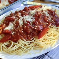 Pares Pdx Express - Sweet and tangy filipino spaghetti sauce made with banana catsup, ground beef, hotdogs and spam.