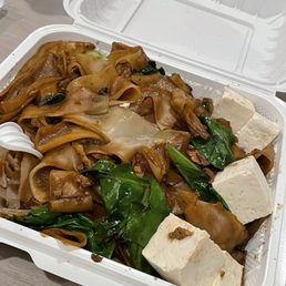 They gave me steamed firm tofu for my Tofu Pad See You when I wanted fried tofu, lol.. They gave me steamed firm tofu for my Tofu Pad See You when I wanted fried tofu, lol..