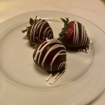Ciera Steak + Chophouse - Complementary Strawberries - Steakhouses Near Me - Stateline, Nevada Ciera Steak + Chophouse - Complementary Strawberries - Steakhouses Near Me - Stateline, Nevada