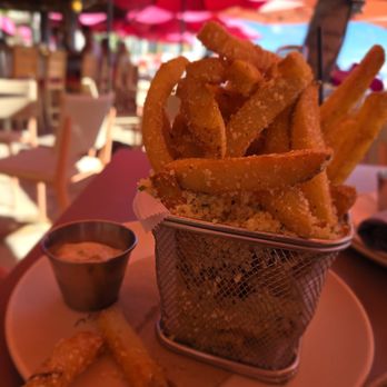 Mai Tai Bar - Truiffle Fries - Cocktail Bars Near Me - Honolulu, Hawaii