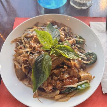 Yum Thai Restaurant - Pad Kee-Mao - Thai Near Me - Forest Park, Illinois Yum Thai Restaurant - Pad Kee-Mao - Thai Near Me - Forest Park, Illinois