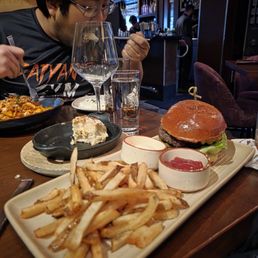 Majestic Burger