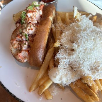 Ryder Cup Grille - Lobster roll - American Near Me - Frisco, Texas