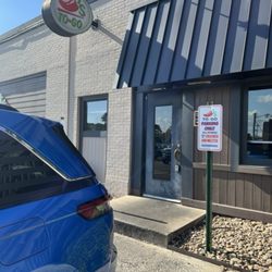 It's Just Wings - The pick=up area was dark and empty - no signage.