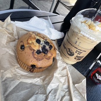 Ramblin' Joe's Coffee - Blueberry Muffin and Iced Caramel Macchiatto - Coffee & Tea Near Me - Lenoir City, Tennessee