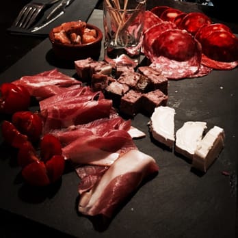 Chez Max - Assiette apéritive à partager. - French Near Me - Lille, 59 Chez Max - Assiette apéritive à partager. - French Near Me - Lille, 59