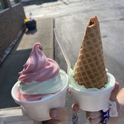 Wares Bro's Frosty Treat - Trying their dole whip and frozen yogurt!! amazing