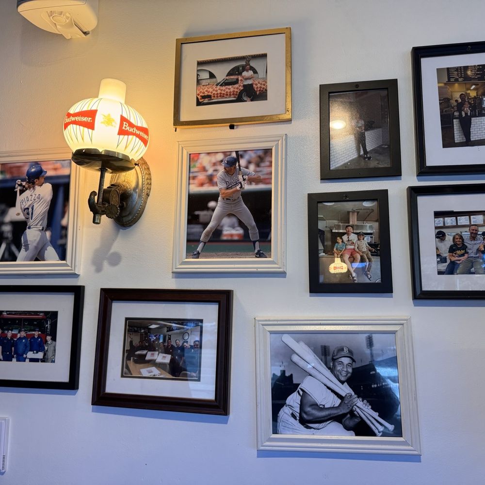 Prime Pizza - Decorations (interior) - Pizza Near Me - Burbank, California Prime Pizza - Decorations (interior) - Pizza Near Me - Burbank, California