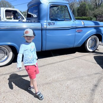 Bench Racers - Food Trucks Near Me - Saint Charles, Missouri Bench Racers - Food Trucks Near Me - Saint Charles, Missouri