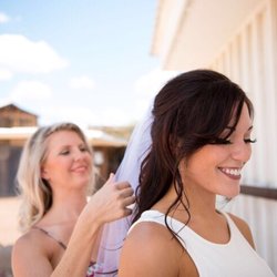 Fabulous Hair - Putting the veil on the beautiful bride