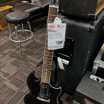 Guitar Center - Paramus, New Jersey // Aerik Von - Musical Instruments & Teachers Near Me - Paramus, New Jersey