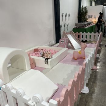 Skinste - Celebrate baby shower, birthdays - Makerspaces Near Me - Los Angeles, California Skinste - Celebrate baby shower, birthdays - Makerspaces Near Me - Los Angeles, California