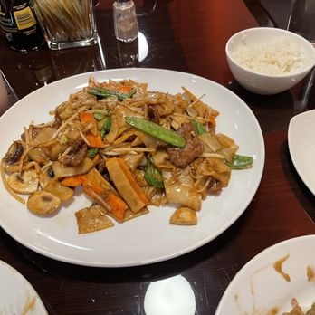 Wonder Chop - Beef Chow Mien fun! - Chinese Near Me - Chicago, Illinois