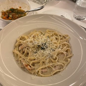 Romanza - Fettuccine Alfredo ! Tasted very creamy with hints of garlic, you can definitely tell it is house-made. - Italian Near Me - Wendover, Utah Romanza - Fettuccine Alfredo ! Tasted very creamy with hints of garlic, you can definitely tell it is house-made. - Italian Near Me - Wendover, Utah