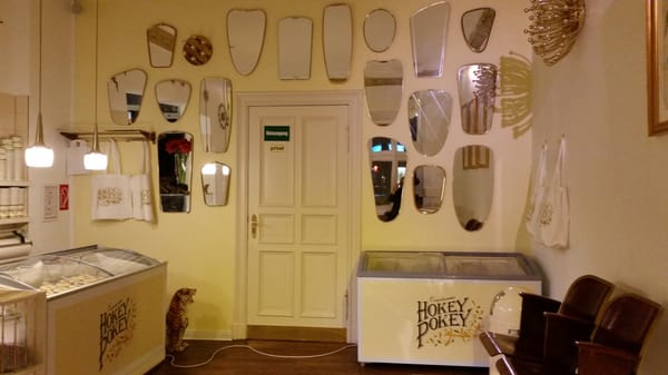 Eispatisserie Hokey Pokey by null