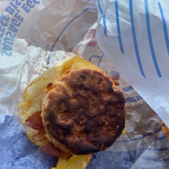 Jack in the Box - Y'all burnt my cheddar biscuit , whoever worked on July 24th at 1:07 pm , BOOOOOOO  please do better - Fast Food Near Me - Rosamond, California