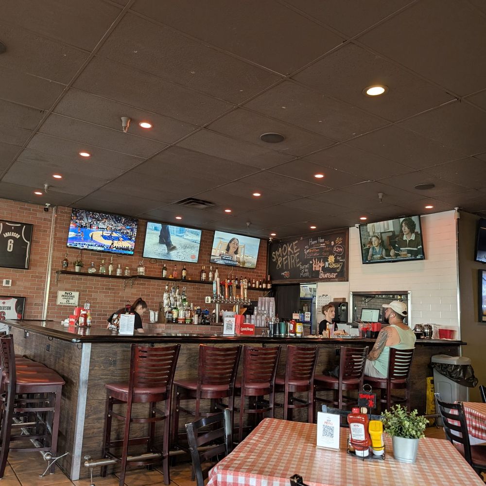 Smoke & Fire - The bar area has plenty of seating and TVs to watch - Barbeque Near Me - Las Vegas, Nevada Smoke & Fire - The bar area has plenty of seating and TVs to watch - Barbeque Near Me - Las Vegas, Nevada