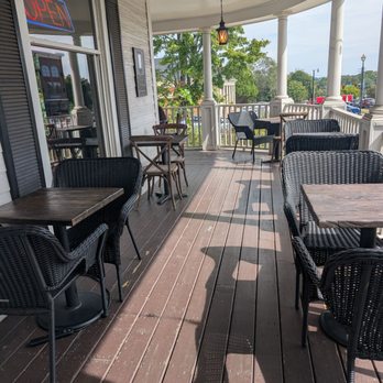 Boulder Creek Coffee - Seating Outdoors - Coffee & Tea Near Me - Lawrenceville, Georgia