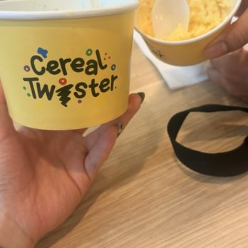 Cereal Twister - Passion fruit - Juice Bars & Smoothies Near Me - Canoga Park, California