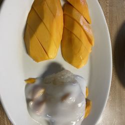 Hae Ha Thai - Sticky rice with fresh mango!! So good!!!