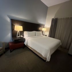 Staybridge Suites Seattle - Fremont - Bedroom
