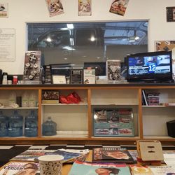 Aaron's Automotive - They got a comfy couch in the waiting room!