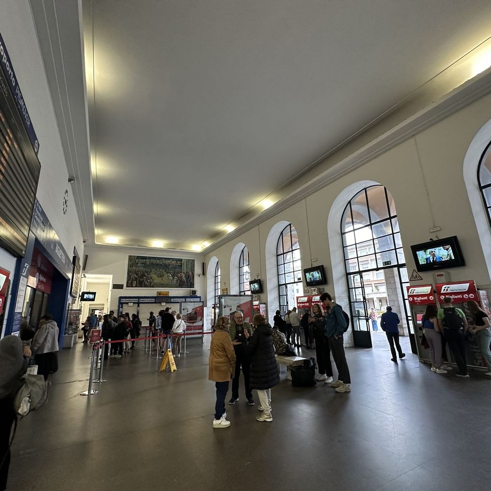 Trasferimento Aeroporto Pisa - Stazione Centrale | Guide to Europe, image size:1000x1000