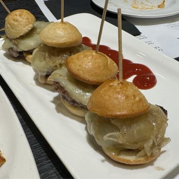 Cerveseria Catalana - Mini Cheeseburgers - Spanish Near Me - Barcelona, B