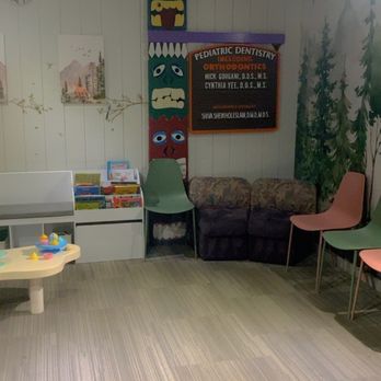 Cynthia Yee, D.D.S., M.S. - Clean waiting room - Pediatric Dentists Near Me - Los Altos, California Cynthia Yee, D.D.S., M.S. - Clean waiting room - Pediatric Dentists Near Me - Los Altos, California