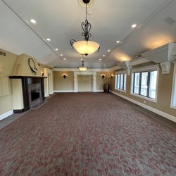 Casa Larga Vineyards - Holding room