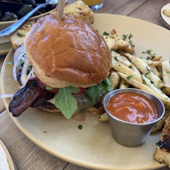 Driftwood Kitchen - Driftwood burger - Seafood Near Me - Laguna Beach, California Driftwood Kitchen - Driftwood burger - Seafood Near Me - Laguna Beach, California