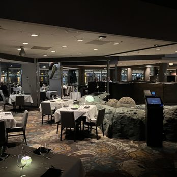 Peohe's - Dining room - Seafood Near Me - Coronado, California