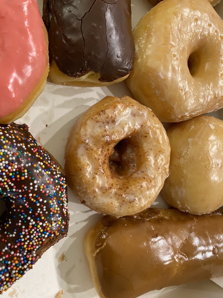 Red Oak Donuts Logo
