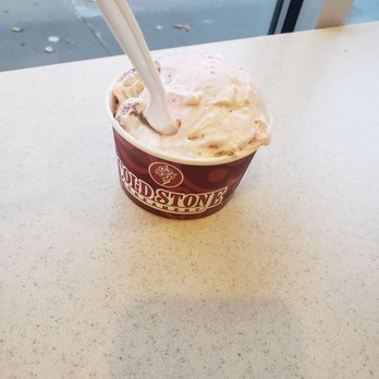 Cold Stone Creamery - Strawberry blonde....delicious - Ice Cream & Frozen Yogurt Near Me - Kansas City, Missouri Cold Stone Creamery - Strawberry blonde....delicious - Ice Cream & Frozen Yogurt Near Me - Kansas City, Missouri