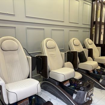 Posh Nail Lounge - New massage chairs! Brand new spa chairs, equipped with lifting sides for easy access on both sides, and easy to use buttons! - Nail Salons Near Me - Tempe, Arizona