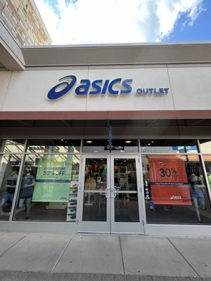 Twin Cities Premium Outlets by null