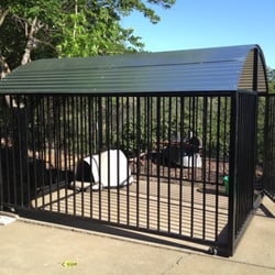 Dugger's Welding - dog run with roof.  It has locking wheels so it can be moved easily.