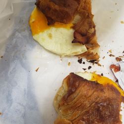 Au Bon Pain - Bacon/egg/cheese croissant