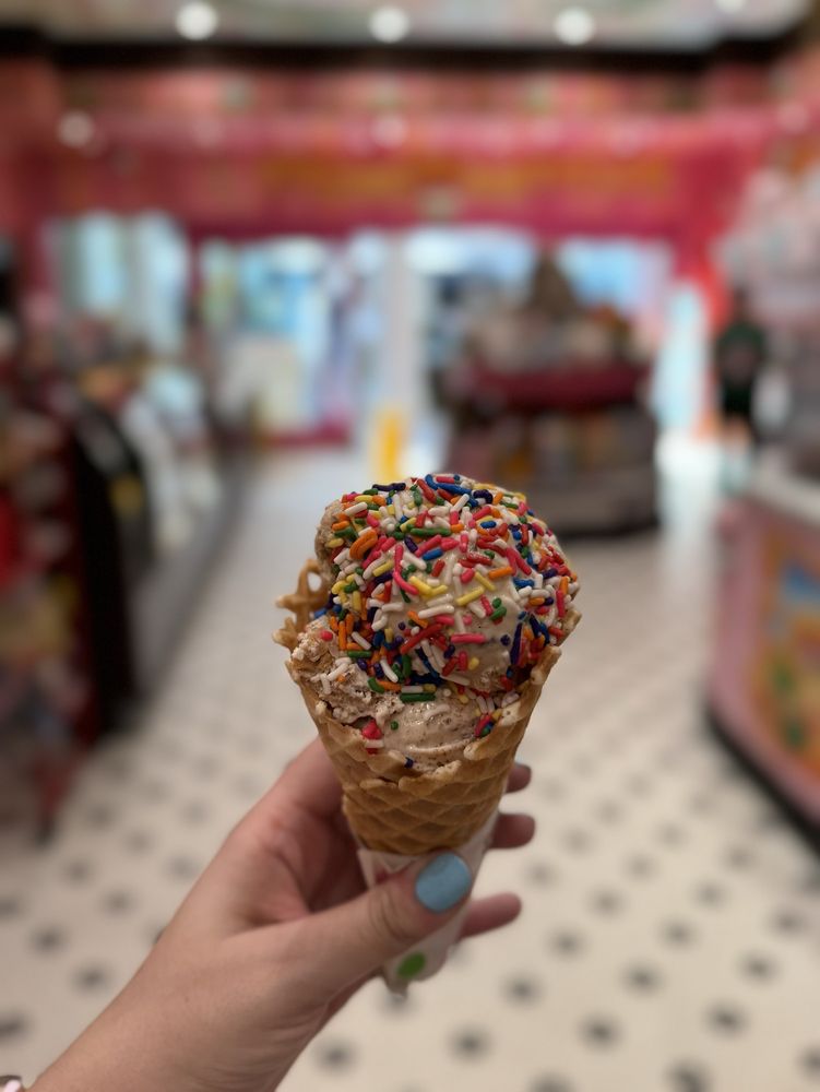 SLOAN’S ROSEMARY SQUARE Updated September 2024 294 Photos & 170