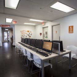 EC English Language Centres - Toronto - EC Toronto English School - Computer Room