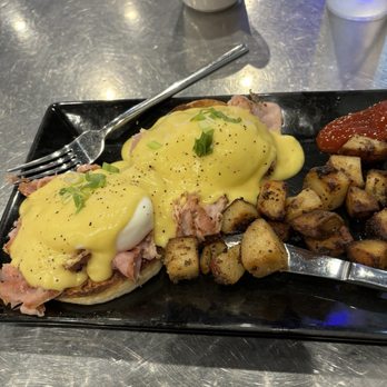 JJ's Eatery Too - Eggs Benedict and home fries - Breakfast & Brunch Near Me - Old Orchard Beach, Maine