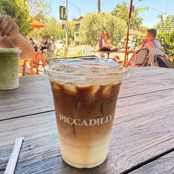 Piccadilly Grace - Vanilla Latte - Coffee & Tea Near Me - South Pasadena, California