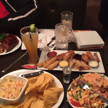 Ruby Tuesday - Shrimp fondue and Big Sampler wit salad - American Near Me - Springfield, Missouri