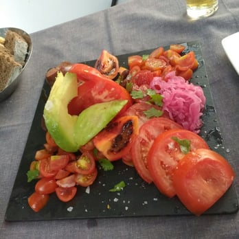 Sin Reservas - Ensalada de siete tomates con aguacate. - Spanish Near Me - Madrid, M